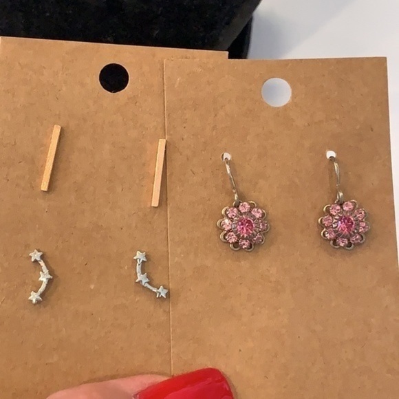 💐5/25 3 pair small delicate pink crystal bar stud - Picture 1 of 8